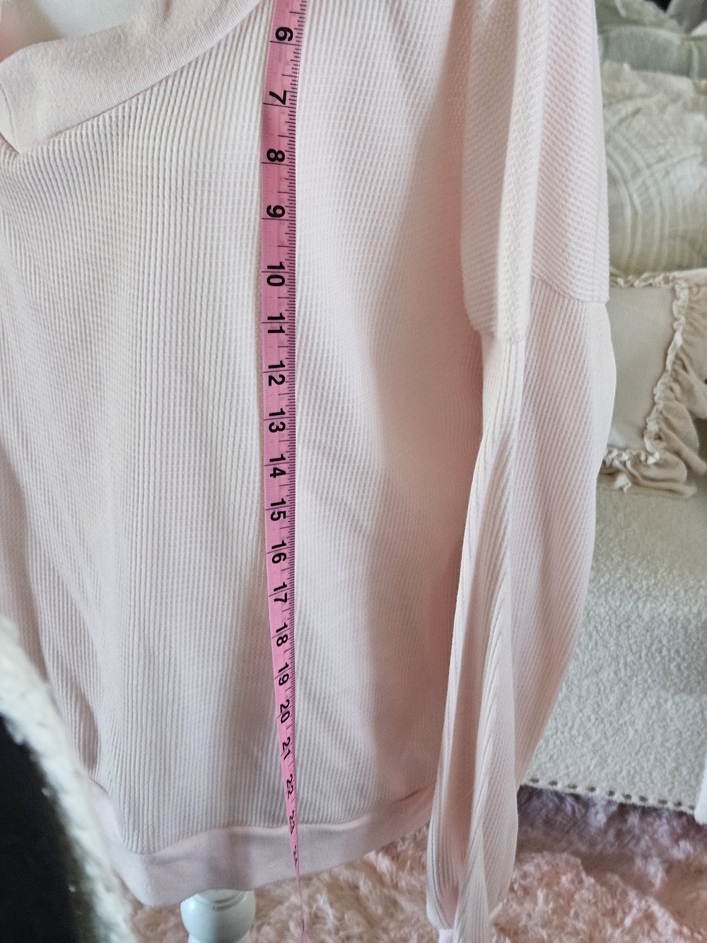 Light Pink V-Neck Ribbed Pullover - Picture 3 of 5